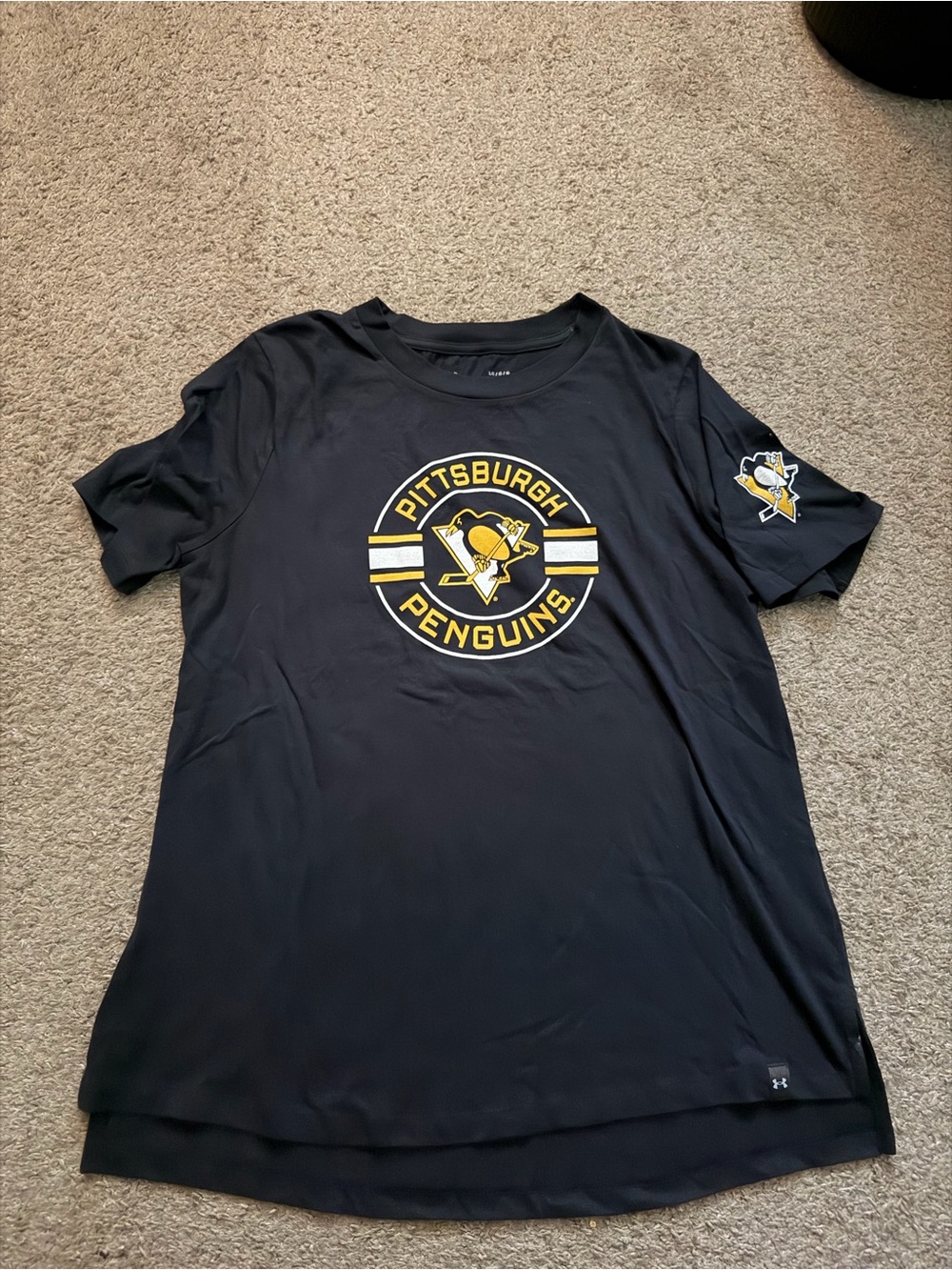 Under Armour Women’s Pittsburgh Penguins Black Graphic Tee